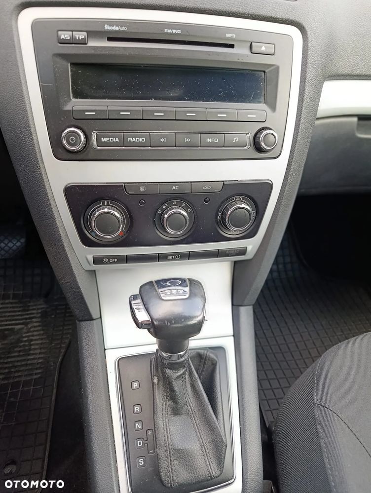 Skoda Octavia 1.6 TDI DPF DSG Active - 25