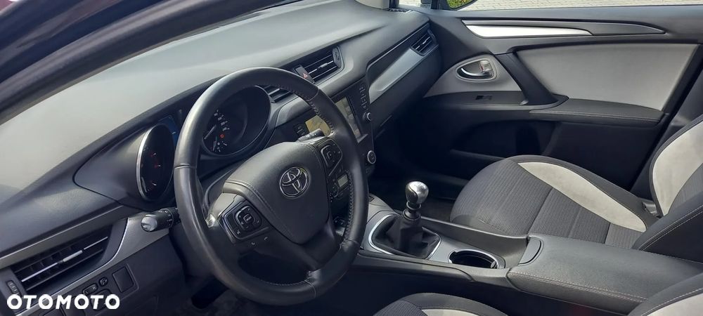 Toyota Avensis Touring Sports 1.8 Executive - 7