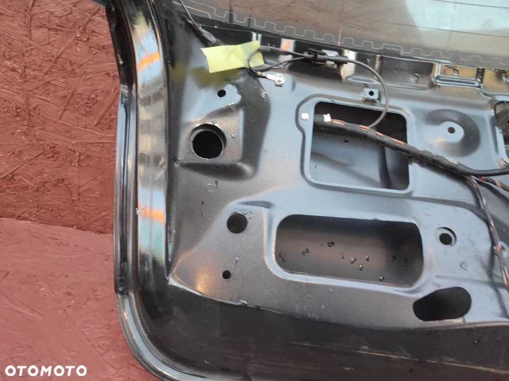 BMW E81 / E87LCI / E87 ORYGINALNA KLAPA BAGAŻNIKA TYŁ W KOLORZE SCHWARZ 2 668 O NR.  41 62 7 133 898 / 41 62 4 391 291 OEM - 26