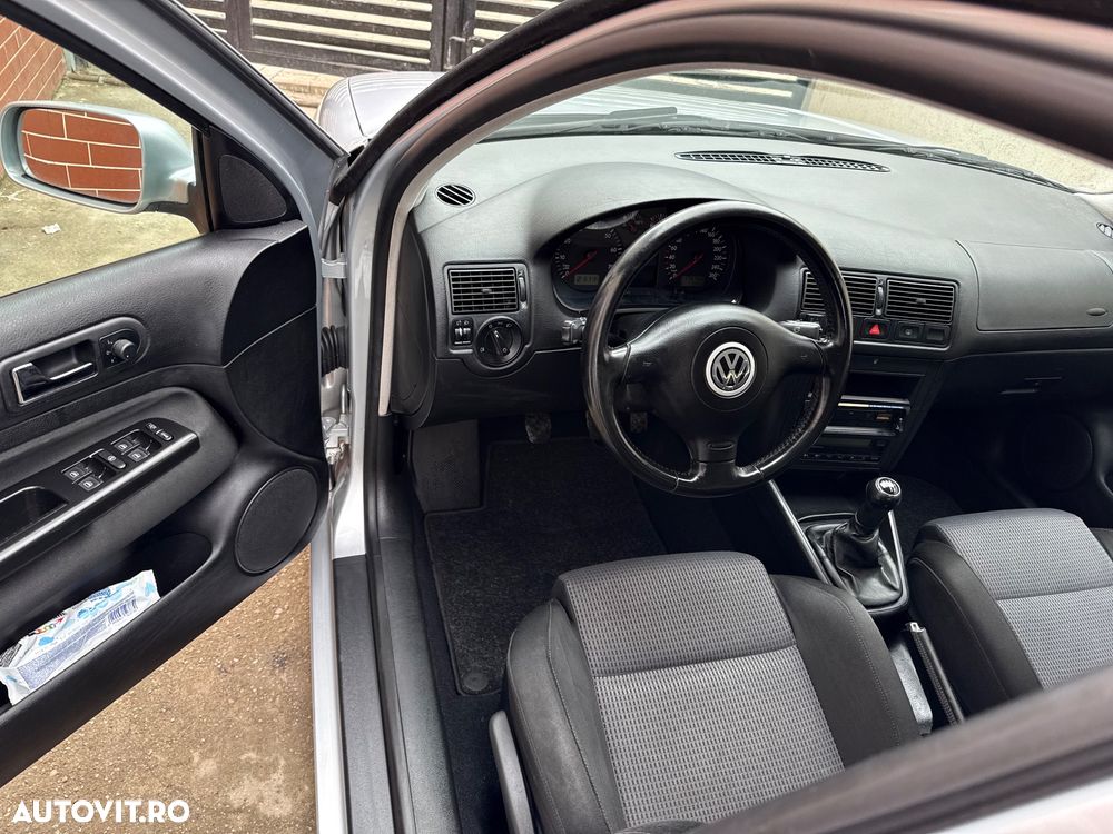 Volkswagen Golf 1.6 Comfortline - 3