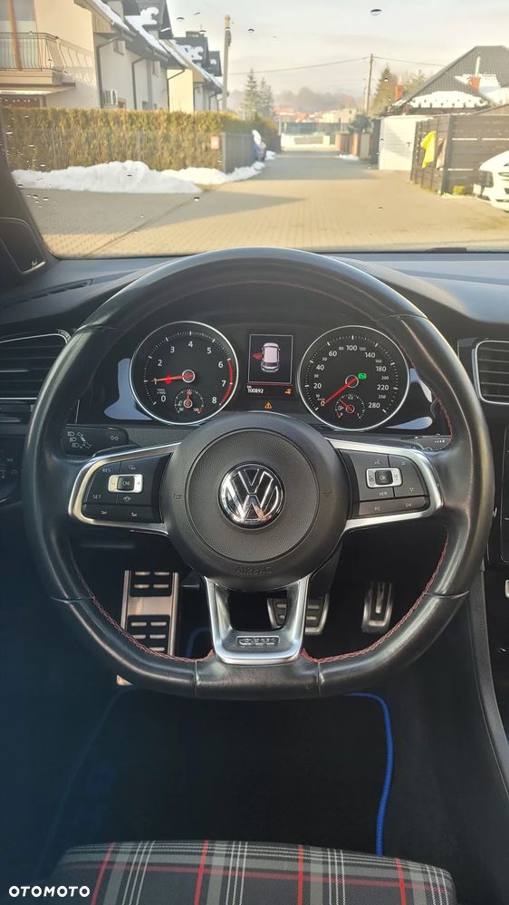 Volkswagen Golf - 21