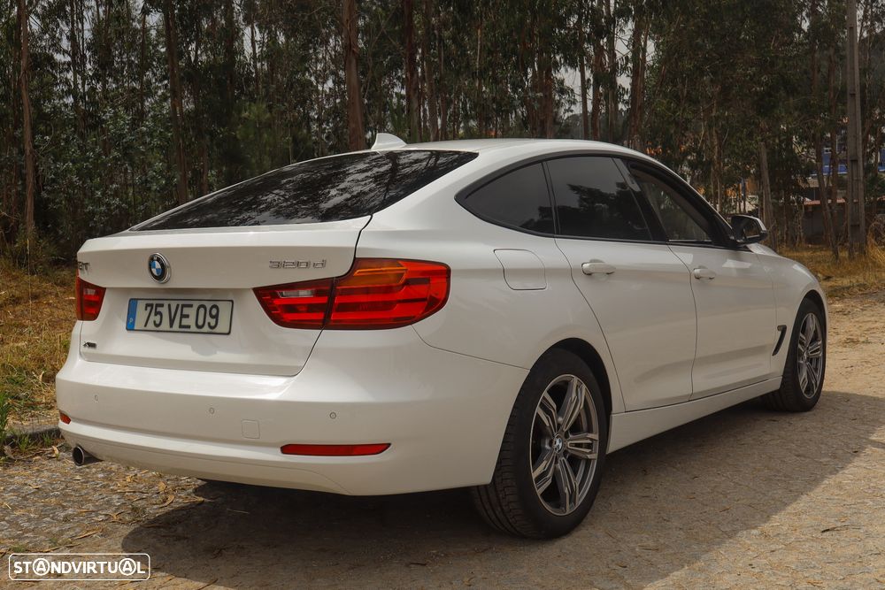 BMW 320 d xDrive Sport Line — fotografia 26