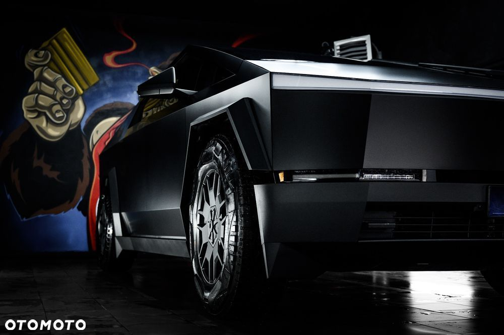 Tesla Cybertruck - 21