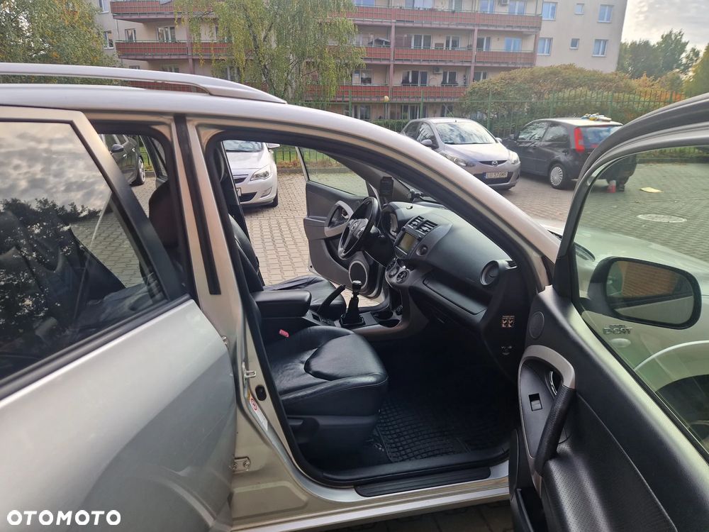 Toyota RAV4 2.2 D-4D Sol 180 - 18