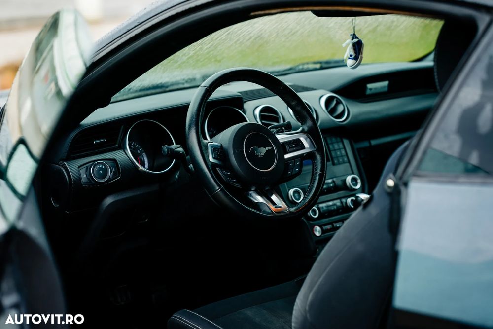 Ford Mustang - 5