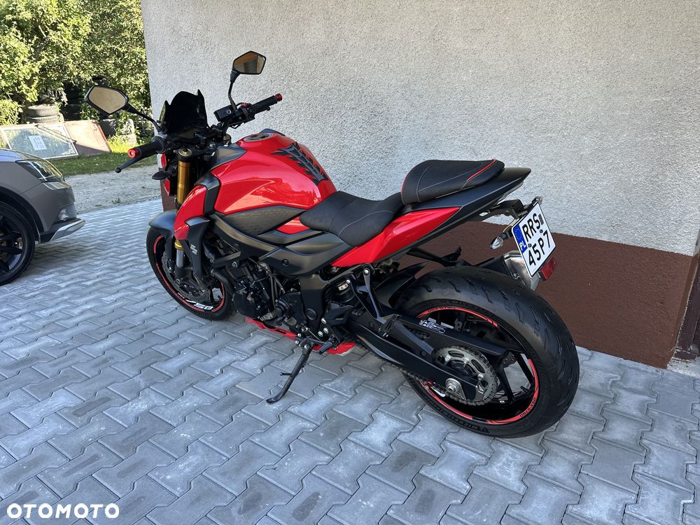 Suzuki GSX - 18