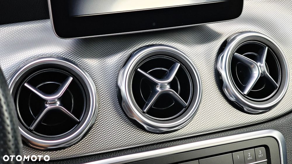 Mercedes-Benz GLA 220 d 4-Matic AMG Line - 31