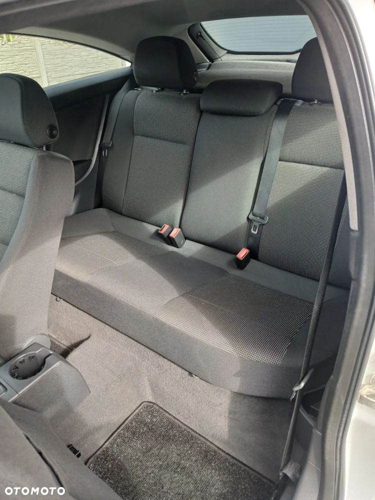 Opel Astra GTC 1.6 Sport - 28