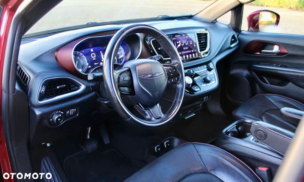 Chrysler Pacifica - 7