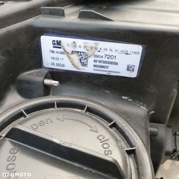 OPEL ASTRA V K LAMPA PRAWA PRZOD  LED 662588537 39047201 17R - 2