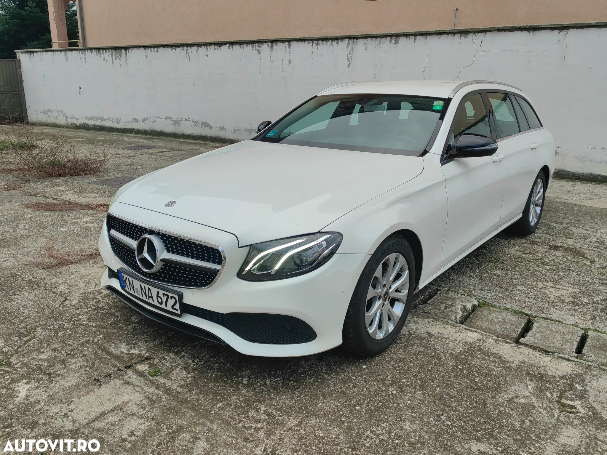Mercedes-Benz E 220 d T-Modell Aut. - 2