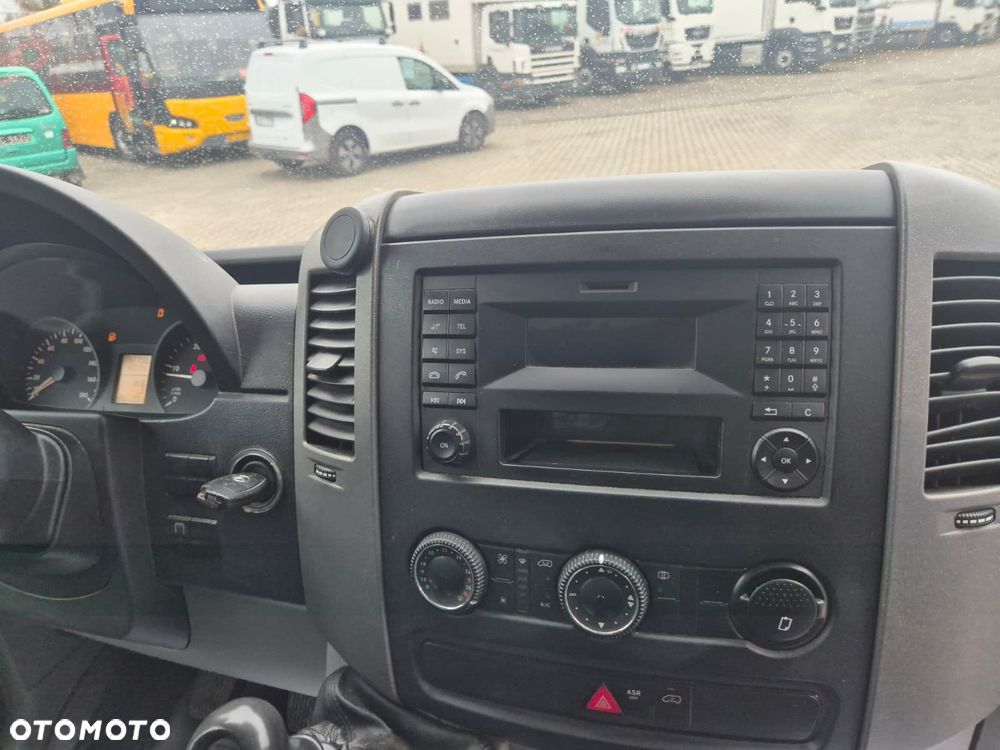 Mercedes-Benz Sprinter 316 CDi / KONTENER / WINDA  / TEMPOMAT / 3 MIEJSCA / 1 WŁ / SERWISOWANY - 21