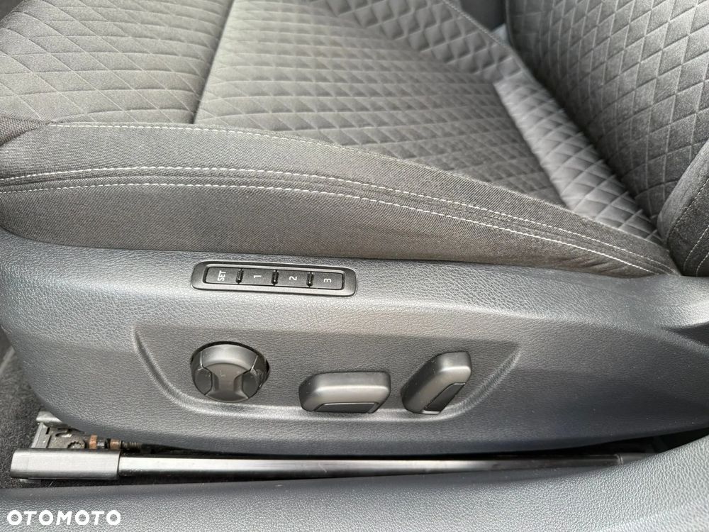 Skoda Superb 2.0 TDI DSG Premium Edition - 19