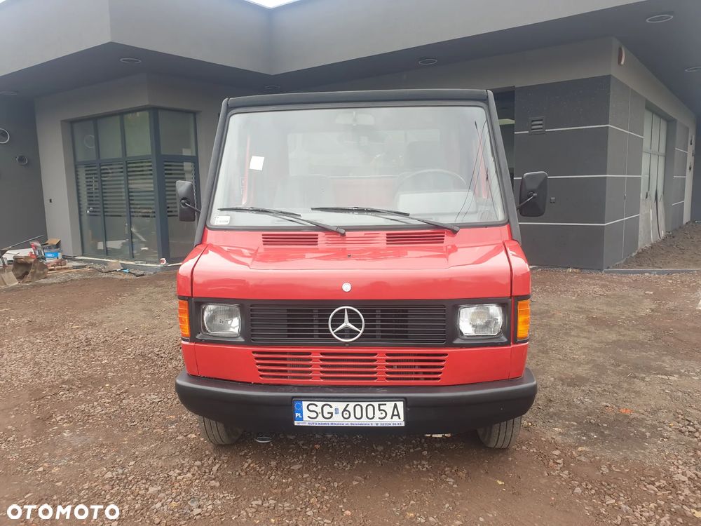 Mercedes-Benz 210 - 3
