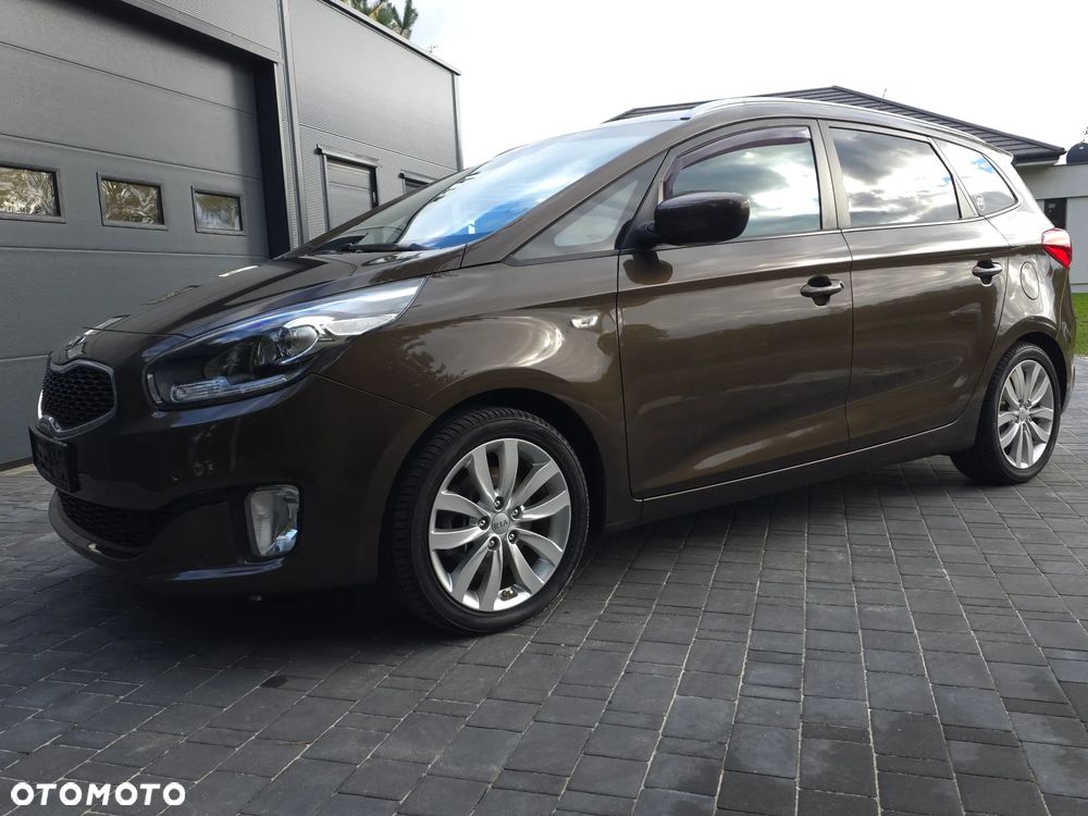 Kia Carens - 10