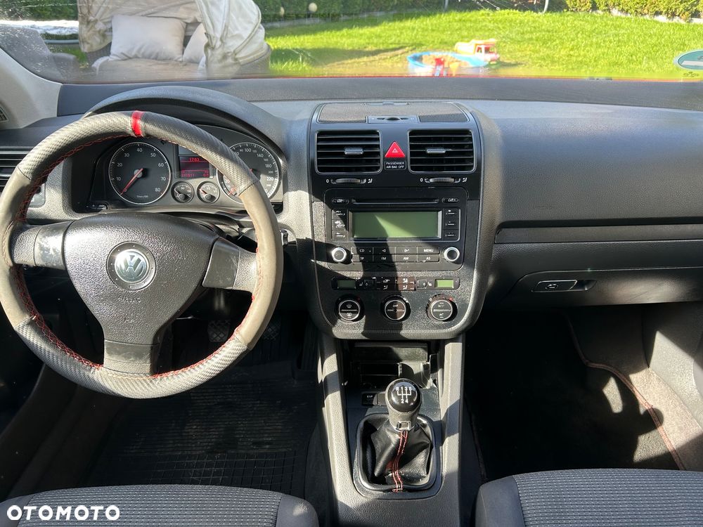 Volkswagen Jetta - 8