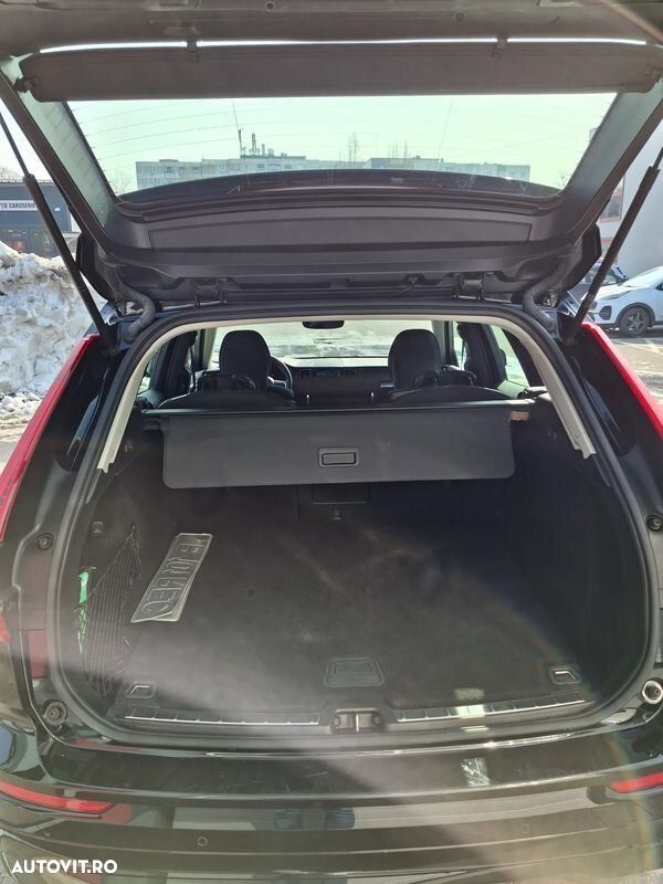 Volvo XC 60 B4 MHEV Momentum - 34