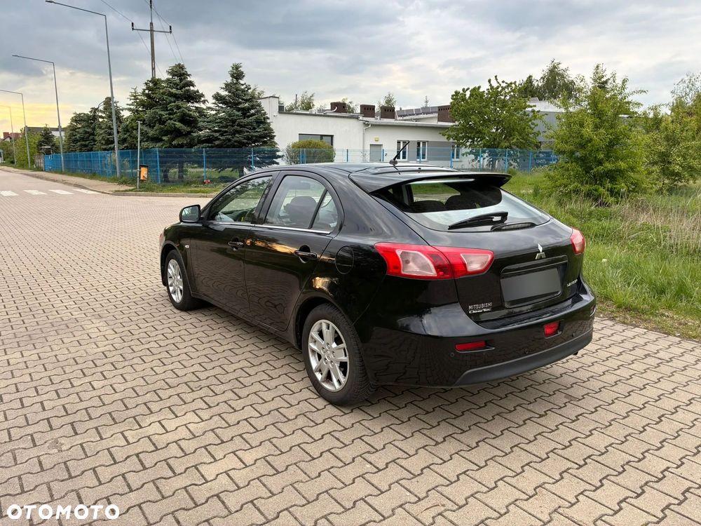 Mitsubishi Lancer 1.6 Invite - 2