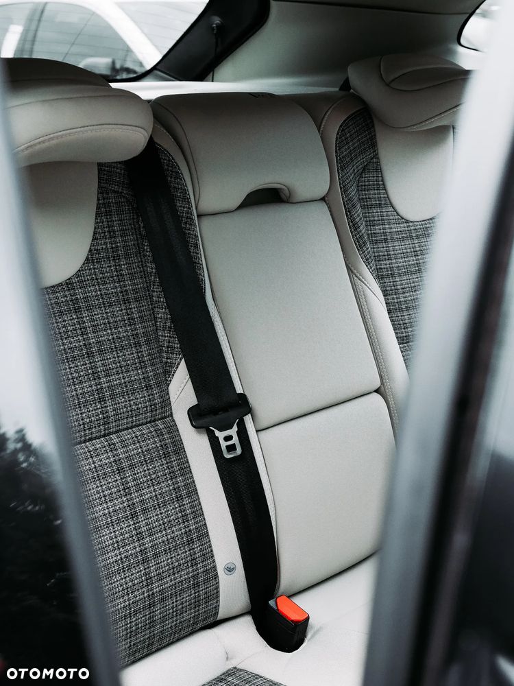 Volvo V40 D2 Drive-E Momentum - 26