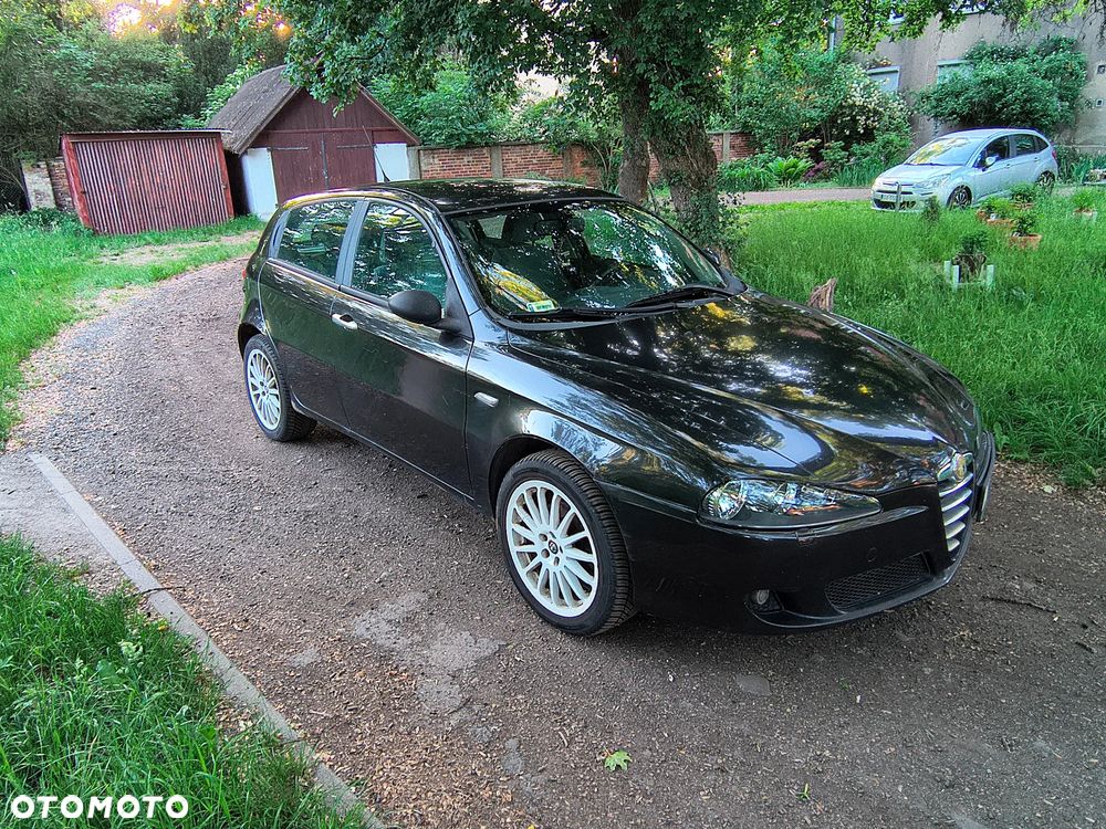 Alfa Romeo 147 1.9 JTD 16V M-Jet Distinctive - 3