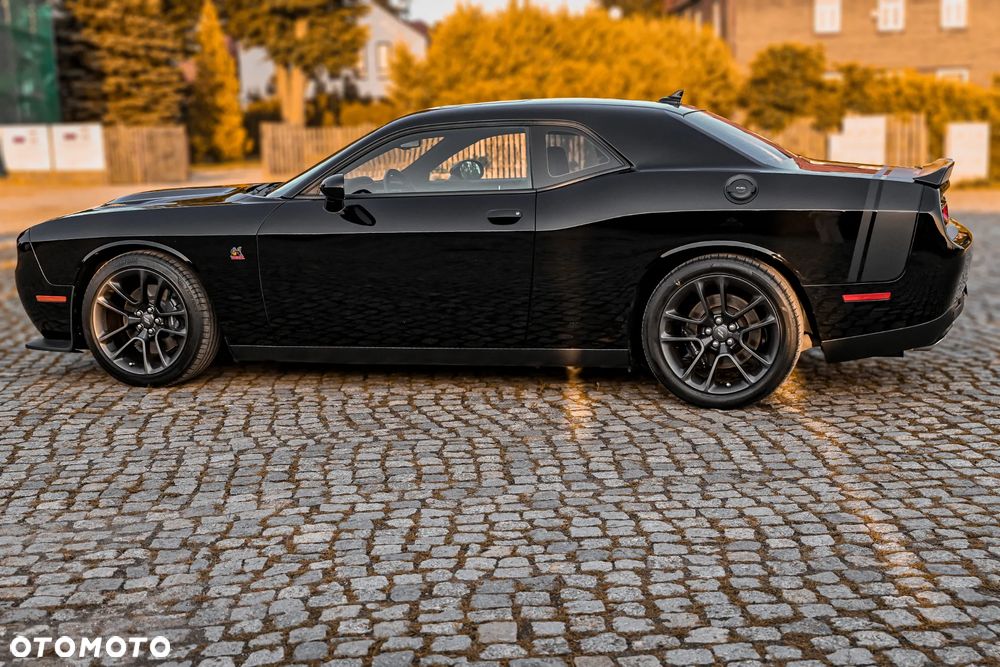 Dodge Challenger 6.4 Scat Pack - 2