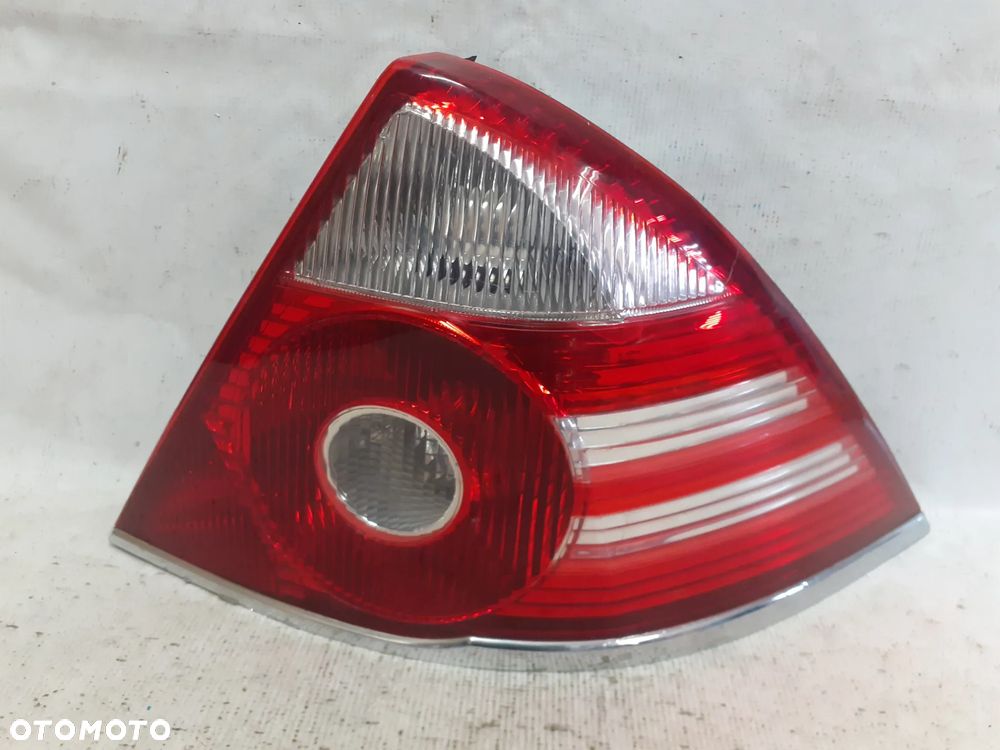 * LAMPA TYLNA PRAWA TYŁ PRAWO FORD MONDEO MK3 LIFT - 1
