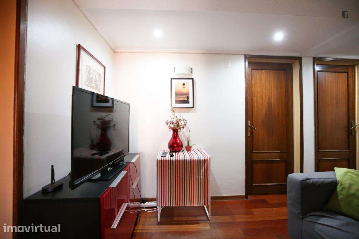 Quarto - localizado em Carnide Lisbon - Grande imagem: 5/22