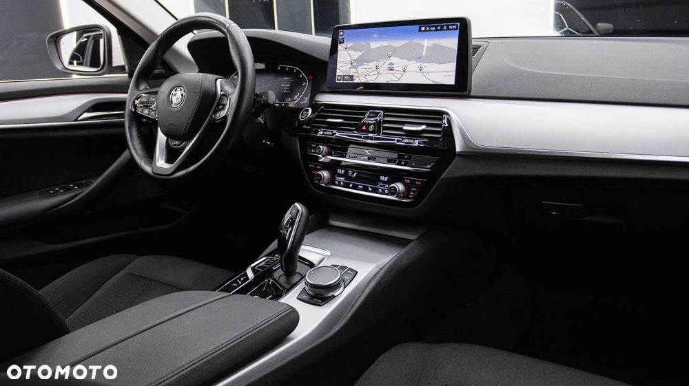 BMW Seria 5 520d xDrive mHEV - 18