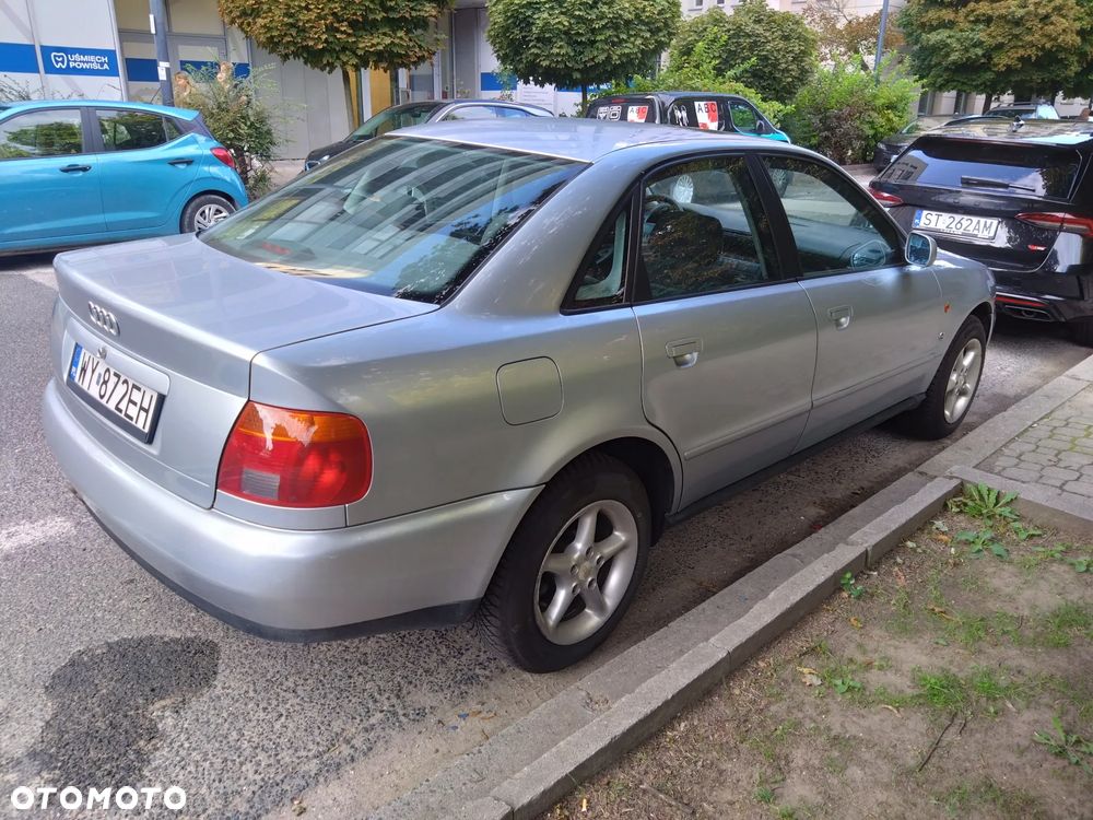 Audi A4 Limousine - 4