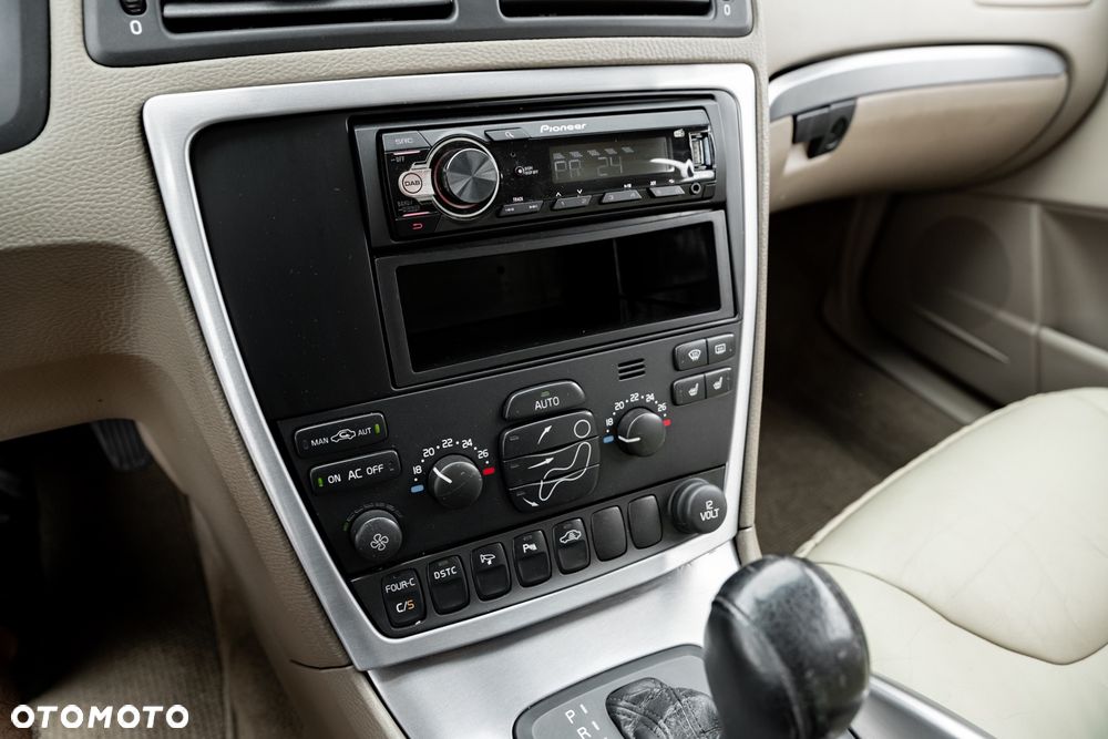 Volvo XC 70 AWD Momentum - 34