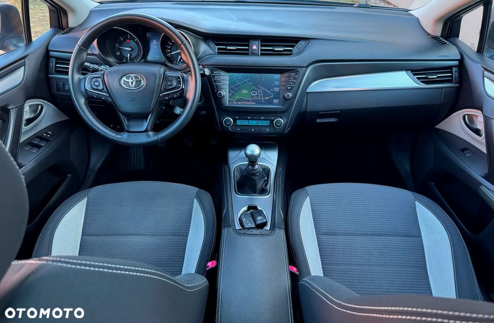 Toyota Avensis Touring Sports 1.6 D-4D Executive - 13