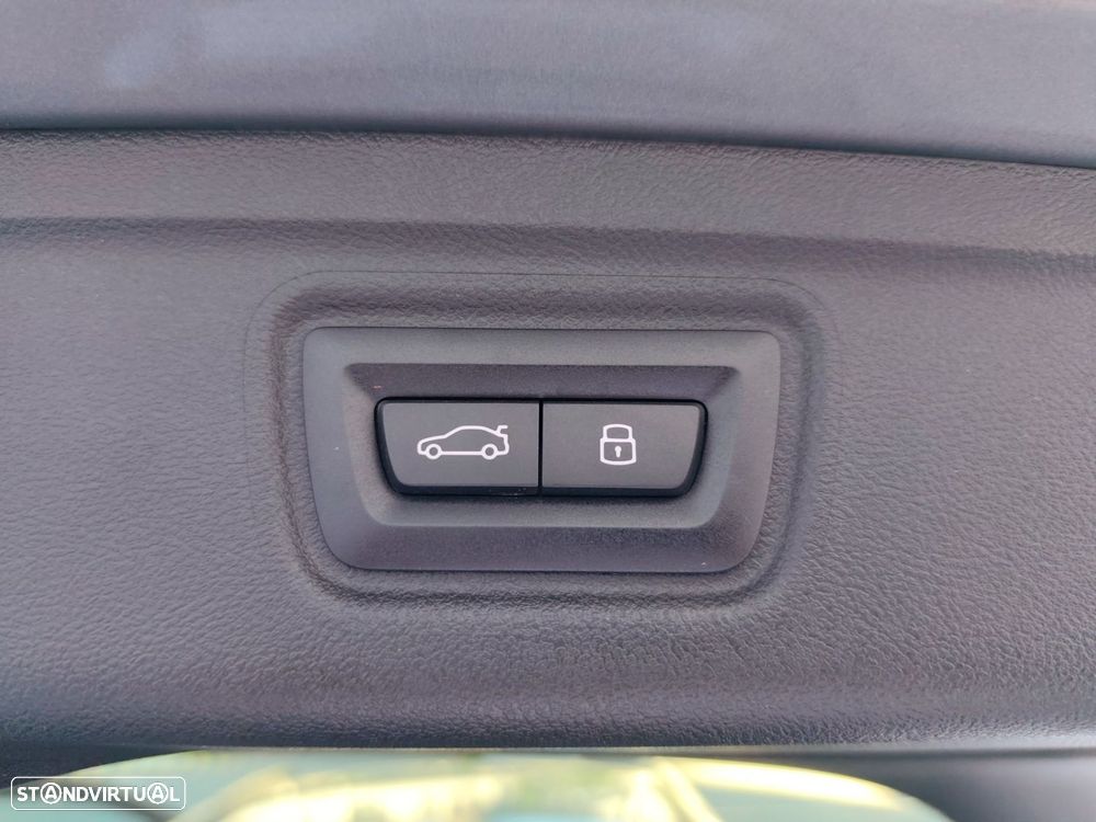 BMW 320 d Pack Desportivo M Auto - 37