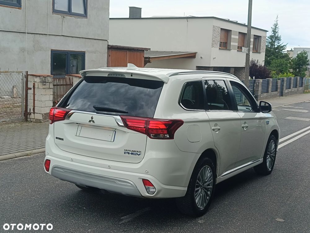 Mitsubishi Outlander 2.4 4WD Diamant+ - 26