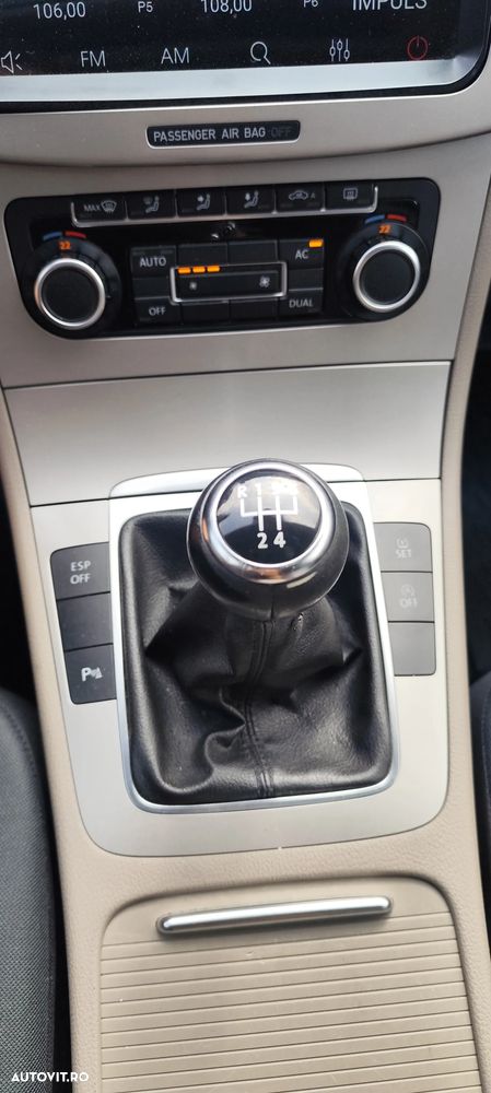 Volkswagen Passat - 12