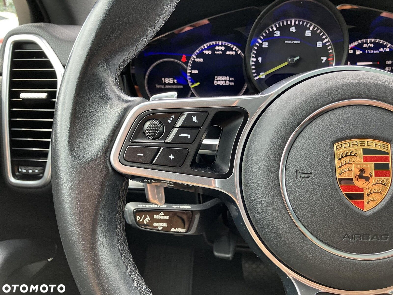 Porsche Cayenne - 25