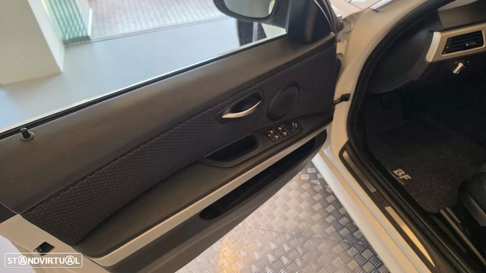 BMW 318 d Sport - 35