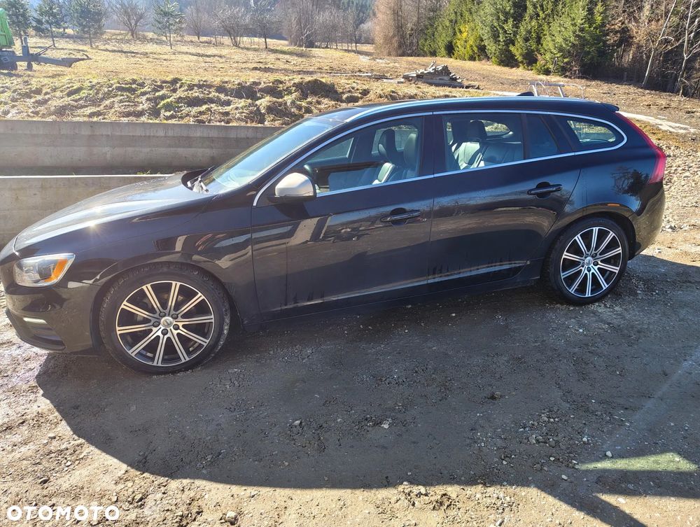 Volvo V60 T6 AWD R-Design - 1