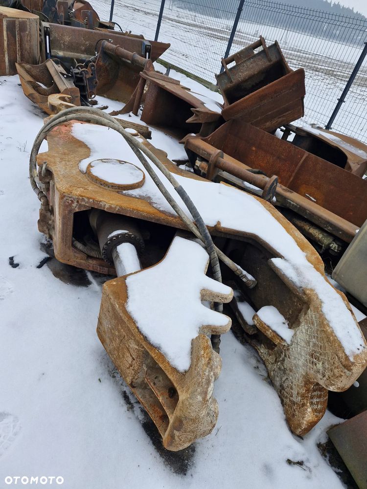 Caterpillar 319D - 16