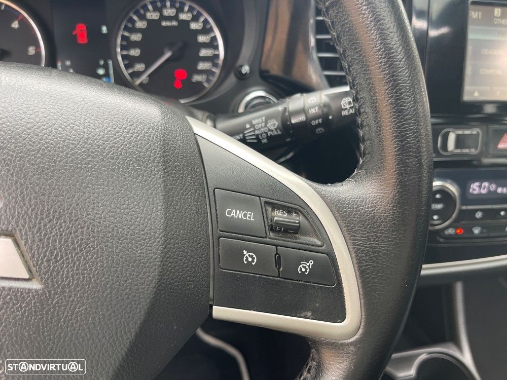 Mitsubishi Outlander 2.2 DI-D Instyle - 32