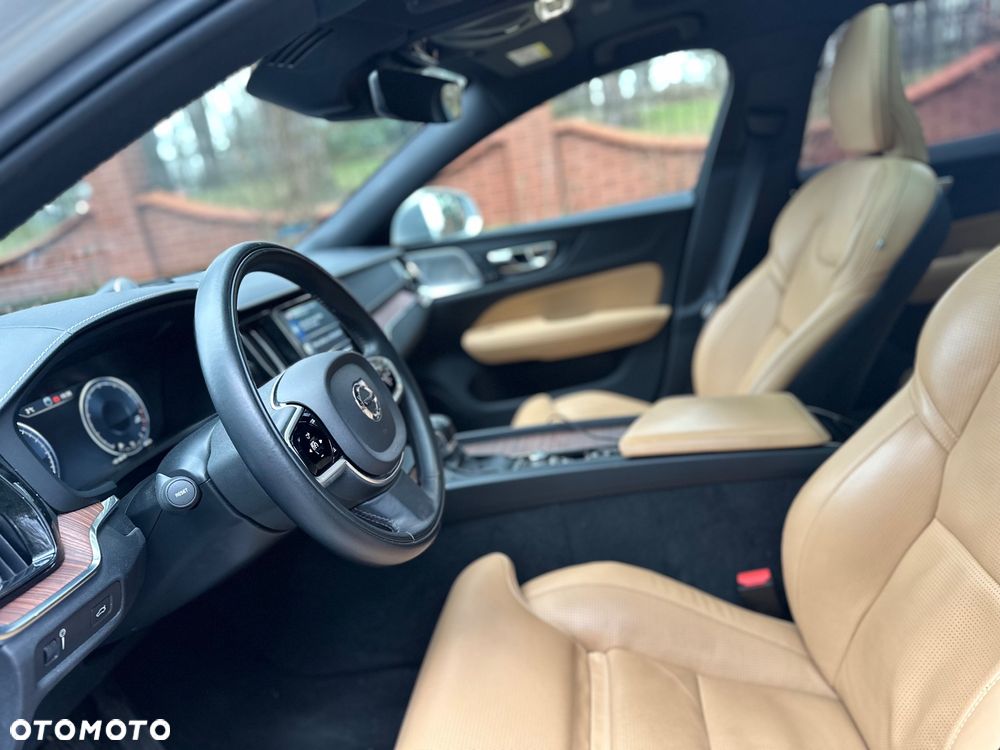 Volvo V60 T5 AWD Momentum Pro - 9