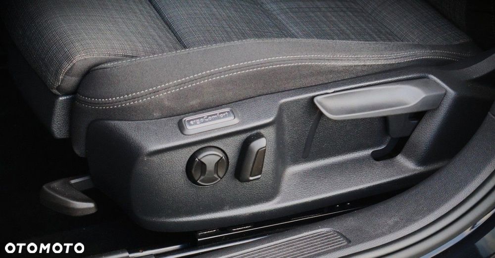 Volkswagen Passat - 13