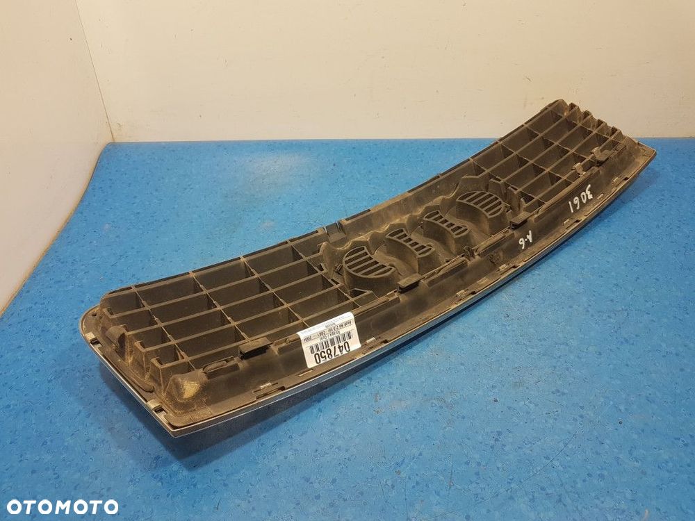 AUDI A6 C5 2.5 TDI ATRAPA / GRILL - 8