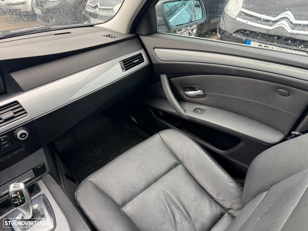 BMW 520 dA Executive - 14