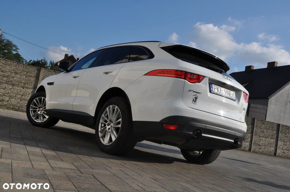 Jaguar F-Pace 2.0 i4P AWD R-Sport - 11