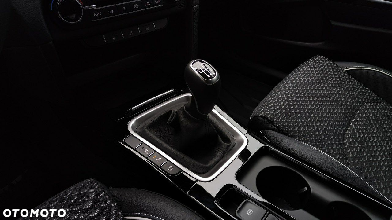 Kia Ceed - 12