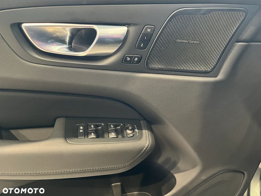 Volvo XC 60 T6 Plug-In Hybrid AWD Ultra Dark - 14