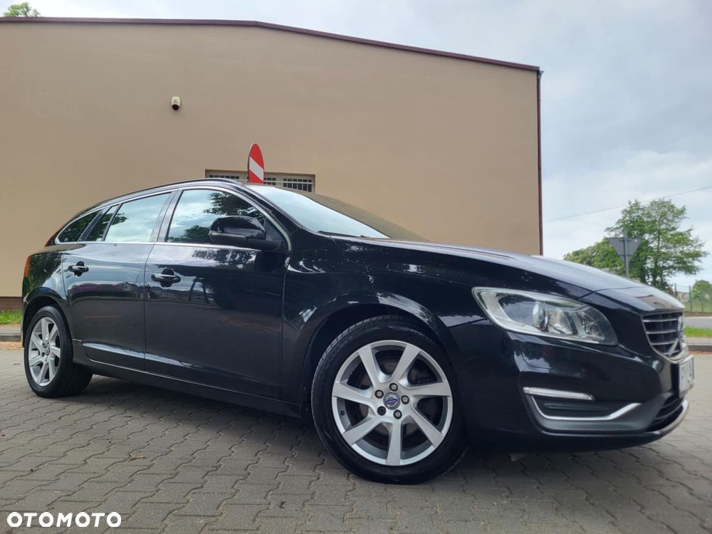 Volvo V60 D4 Drive-E Momentum - 1