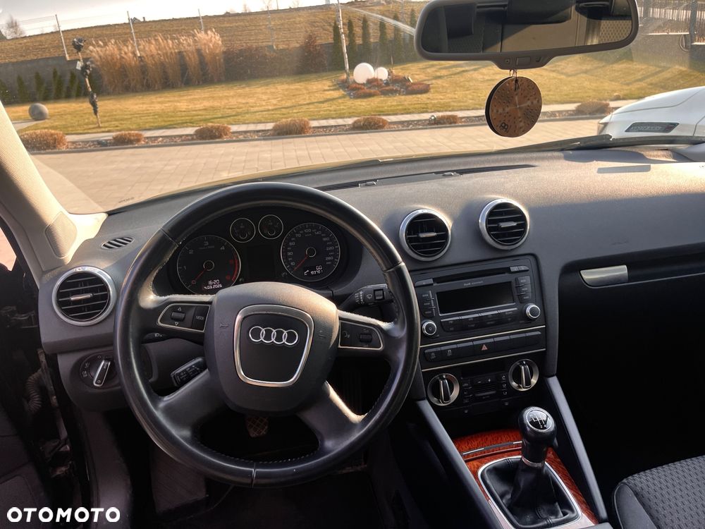 Audi A3 Sportback 1.6 TDI DPF Ambiente - 8