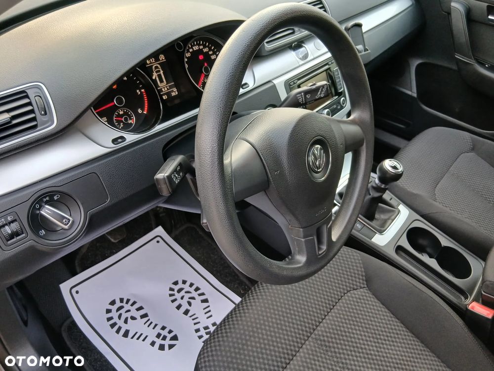 Volkswagen Passat - 21