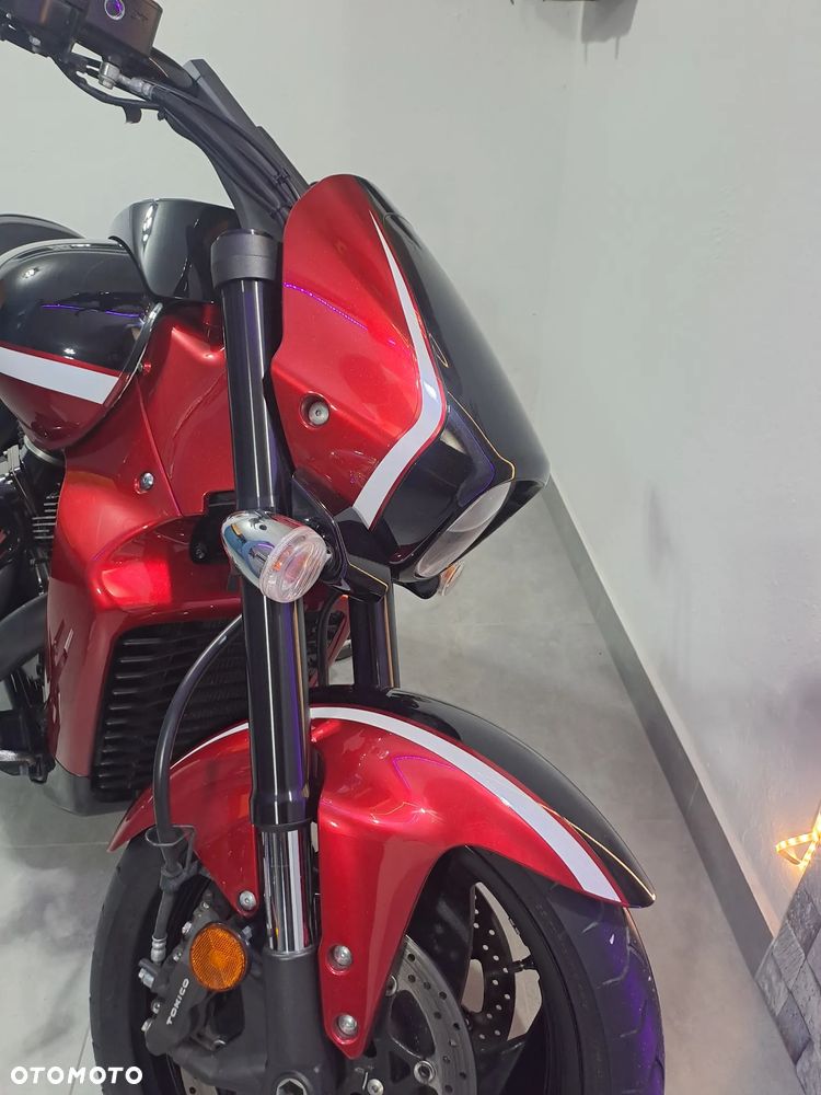 Suzuki Boulevard - 27